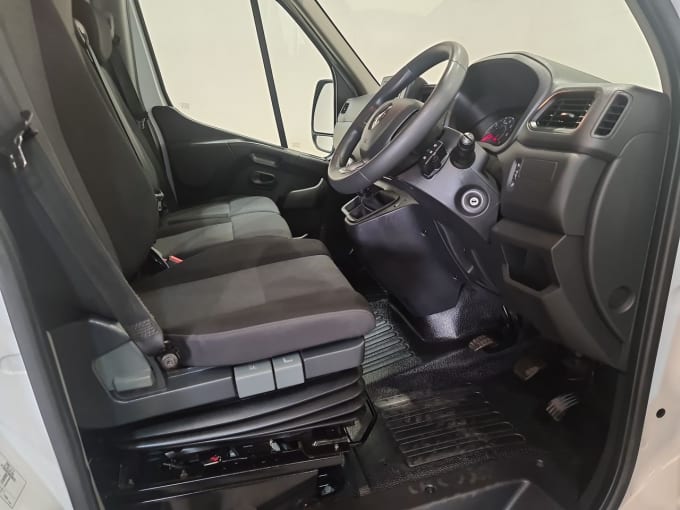 2025 Renault Master