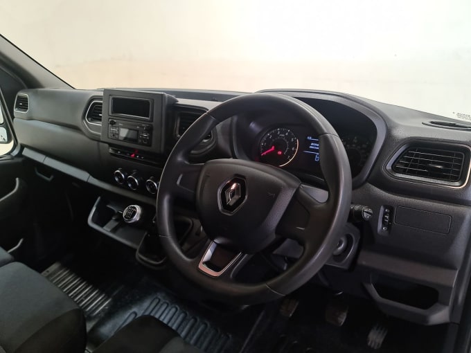2025 Renault Master