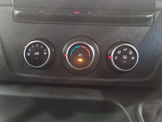 2025 Renault Master