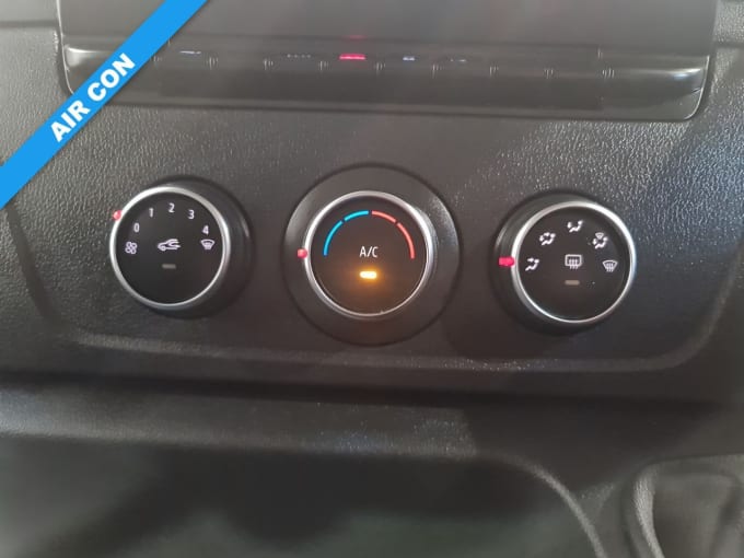 2025 Renault Master