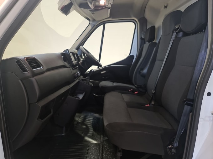 2025 Nissan Nv400