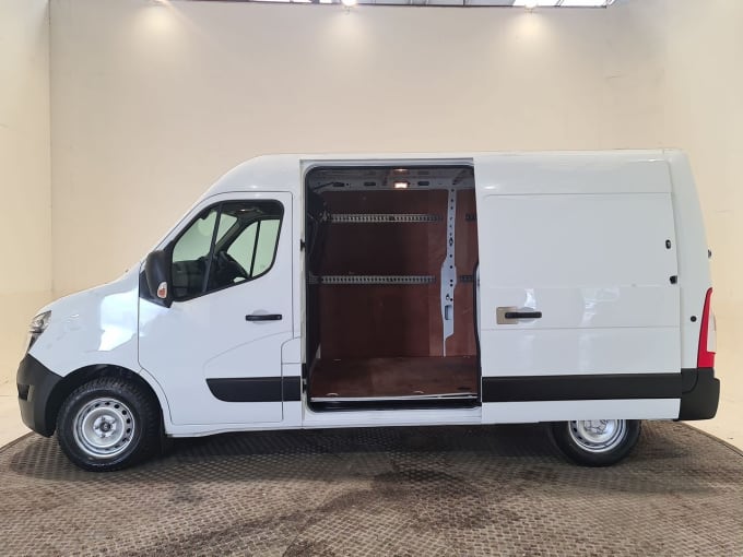 2025 Nissan Nv400