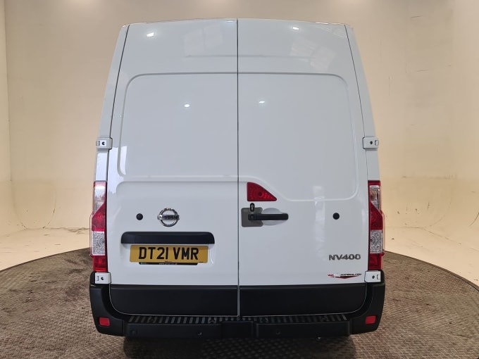 2025 Nissan Nv400