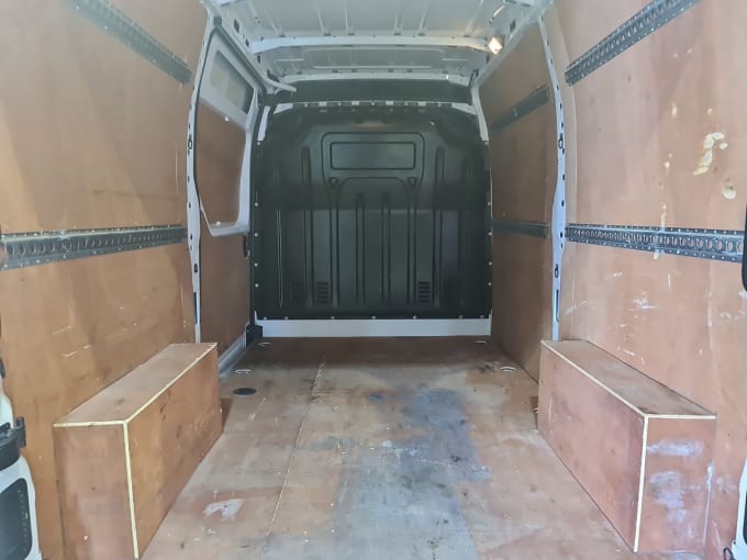 2025 Nissan Nv400