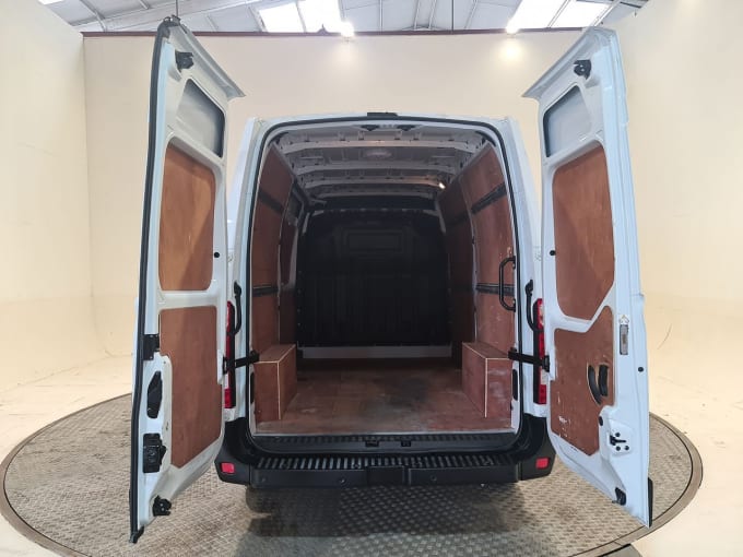 2025 Nissan Nv400