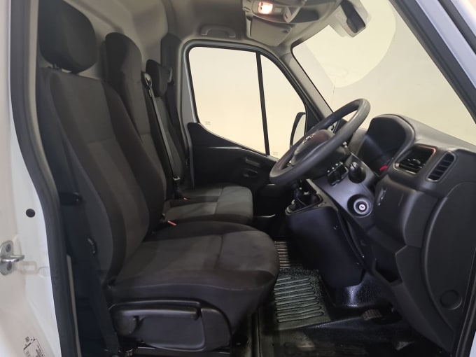 2025 Nissan Nv400