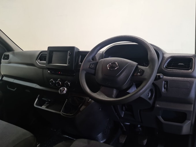 2025 Nissan Nv400