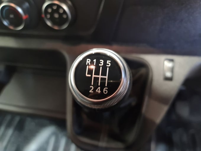 2025 Nissan Nv400