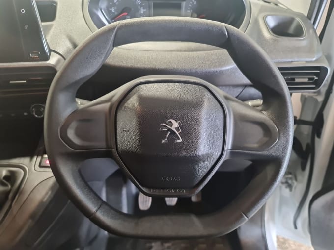 2025 Peugeot Partner