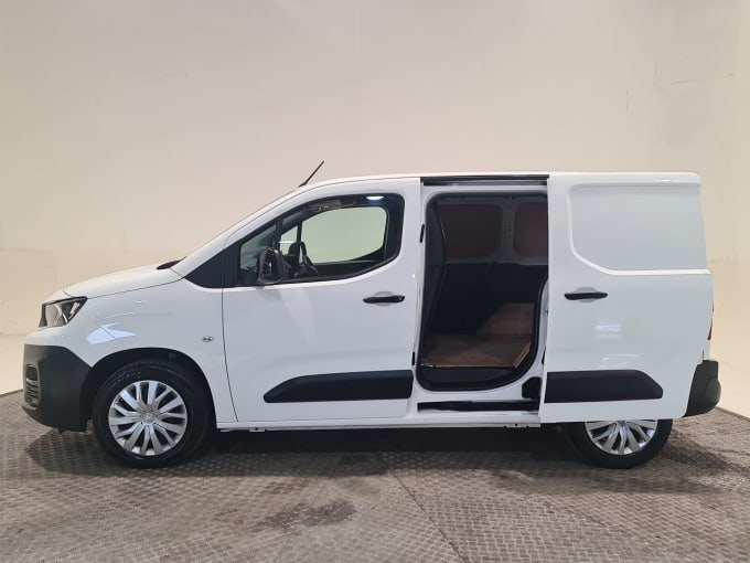2025 Peugeot Partner