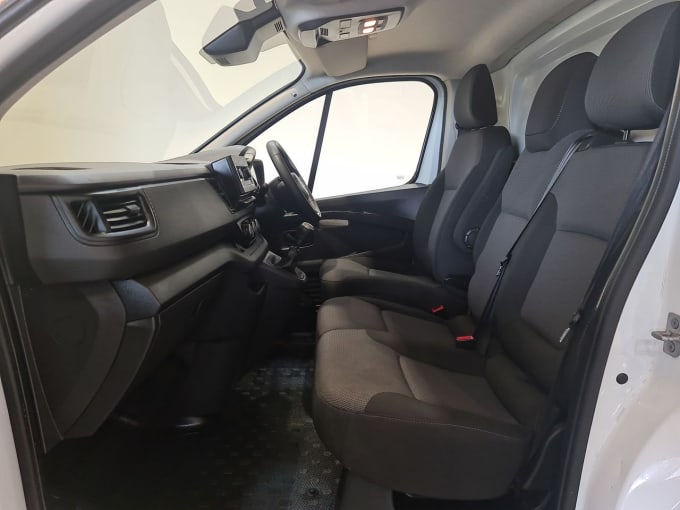 2025 Nissan Primastar