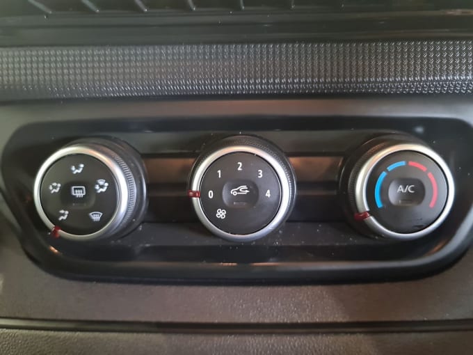 2025 Nissan Primastar