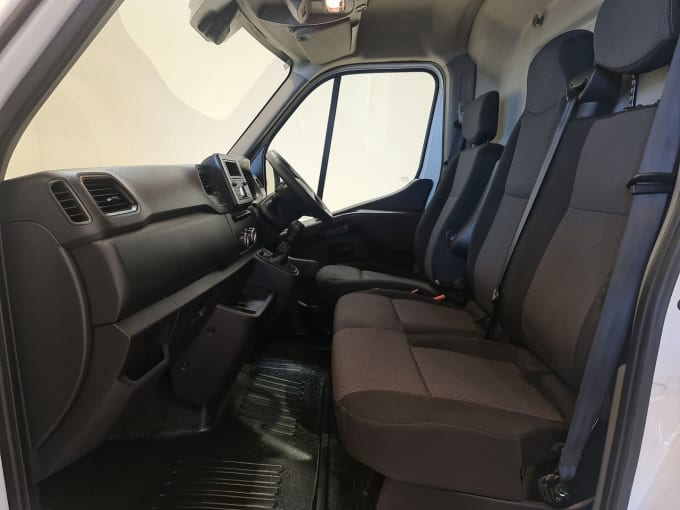 2025 Renault Master