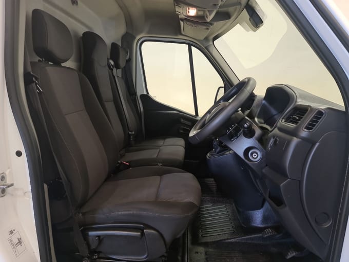 2025 Renault Master