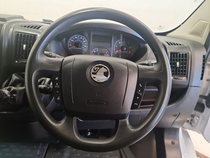 2025 Vauxhall Movano