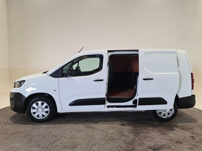 2025 Peugeot Partner