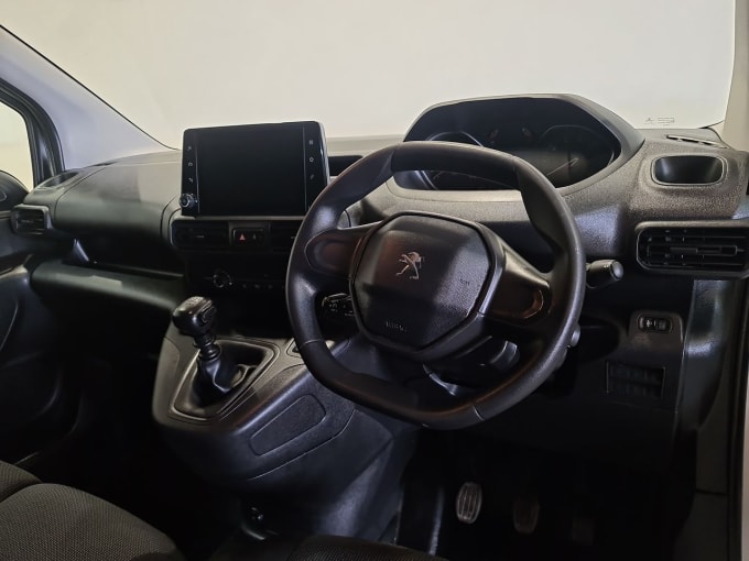 2025 Peugeot Partner
