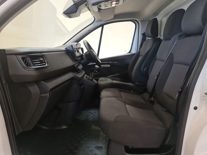 2025 Nissan Primastar
