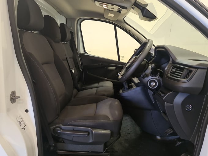 2025 Nissan Primastar