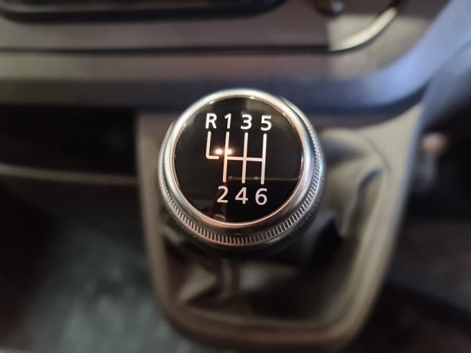2025 Nissan Primastar
