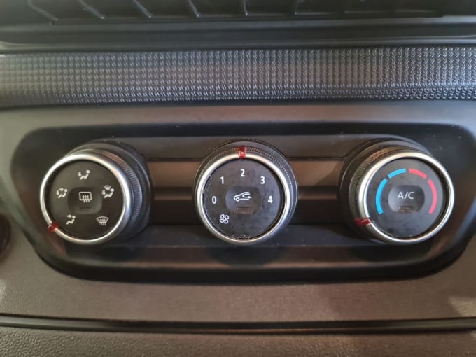 2025 Nissan Primastar