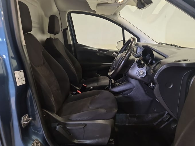 2025 Ford Transit Courier