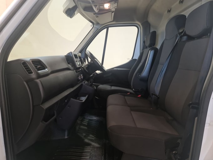 2025 Renault Master