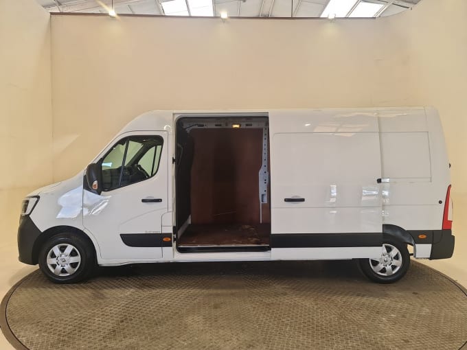 2025 Renault Master