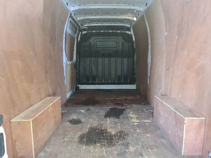 2025 Renault Master