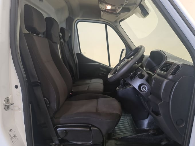 2025 Renault Master