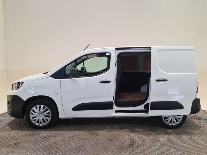 2025 Peugeot Partner