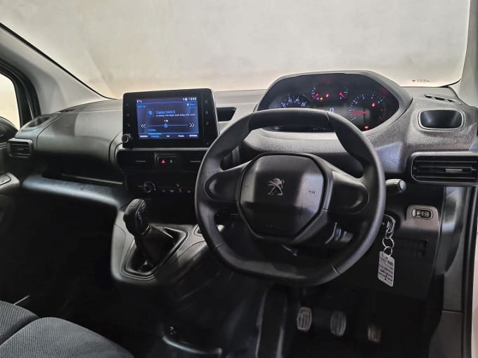 2025 Peugeot Partner