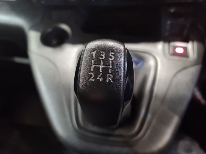 2025 Peugeot Partner