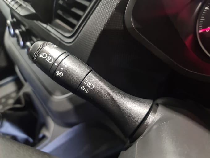 2025 Nissan Primastar