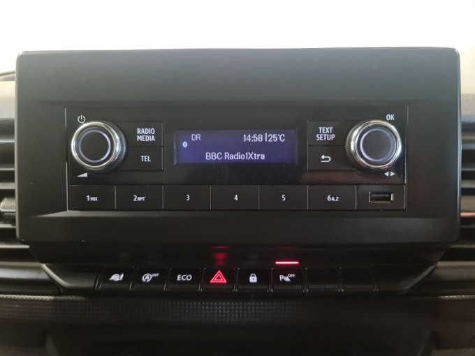 2025 Nissan Primastar
