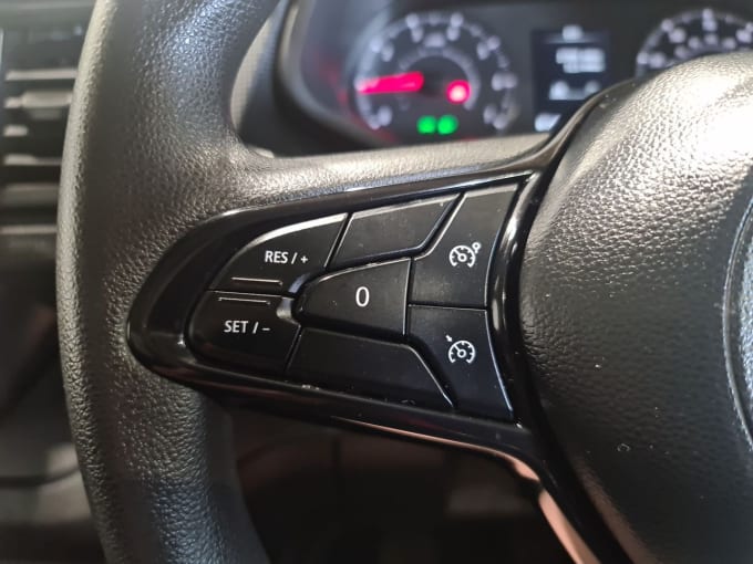 2025 Nissan Primastar