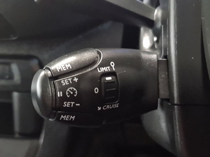2025 Peugeot Expert