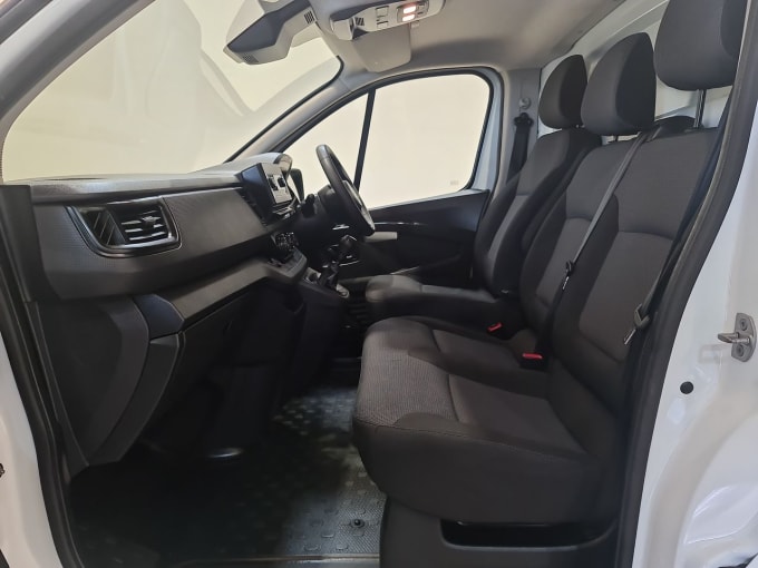 2025 Nissan Primastar
