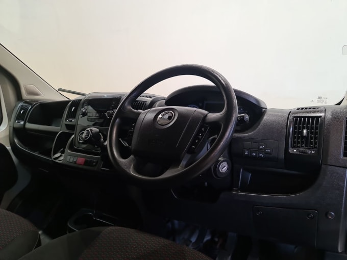 2025 Vauxhall Movano