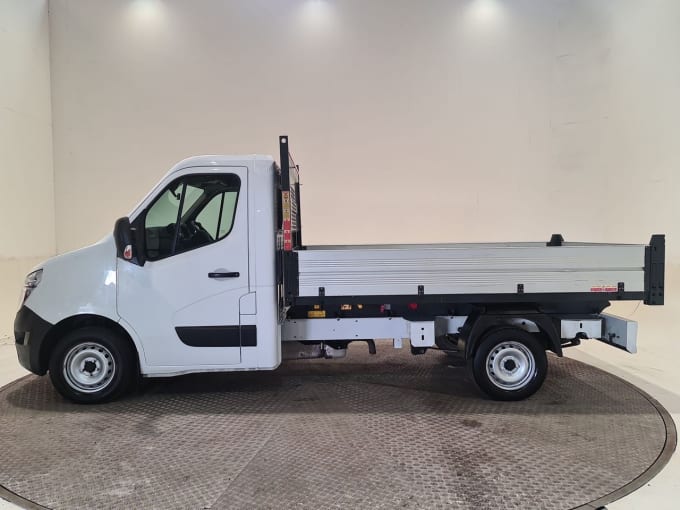 2025 Nissan Interstar