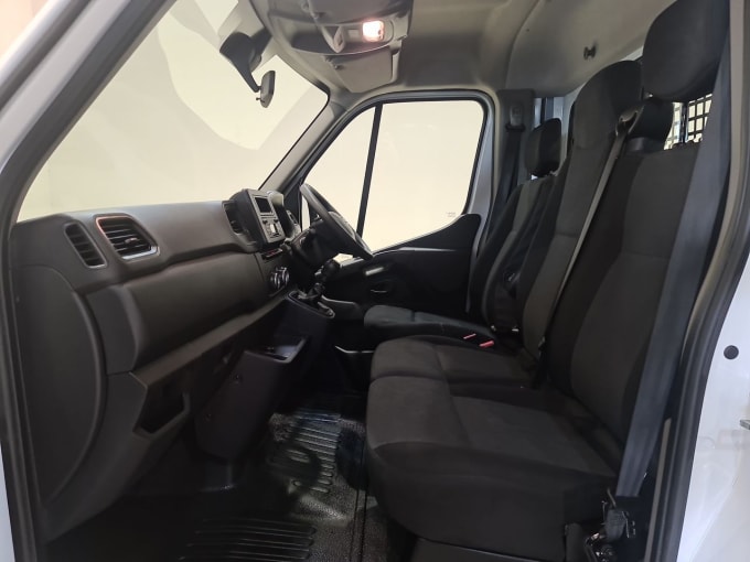 2025 Nissan Interstar