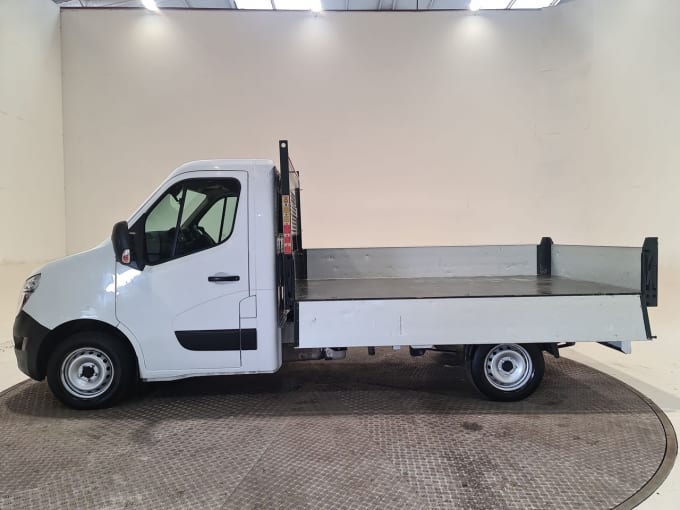 2025 Nissan Interstar