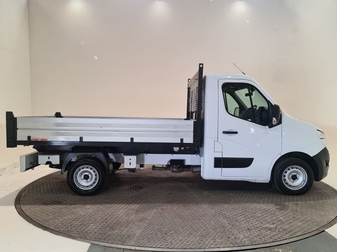2025 Nissan Interstar