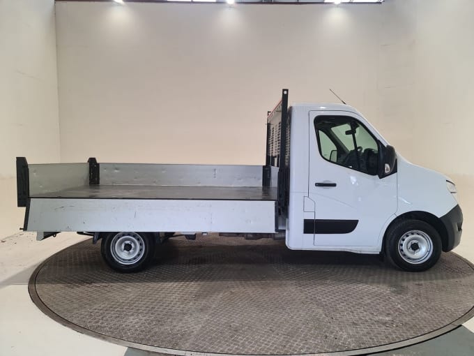 2025 Nissan Interstar
