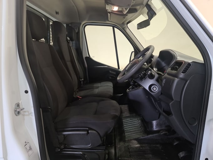 2025 Nissan Interstar