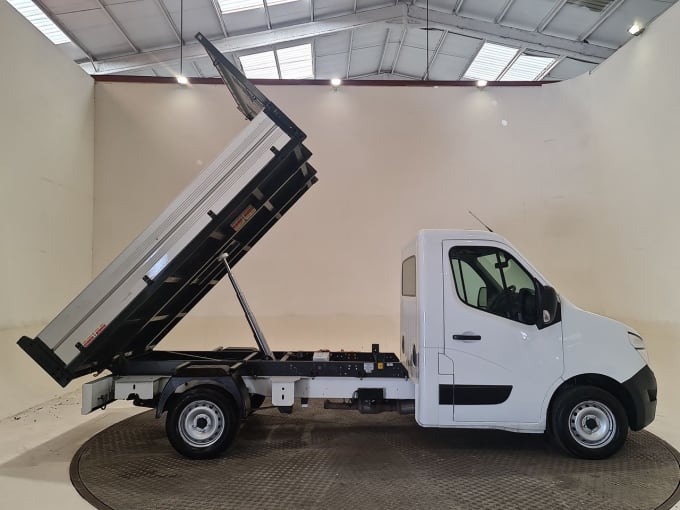 2025 Nissan Interstar