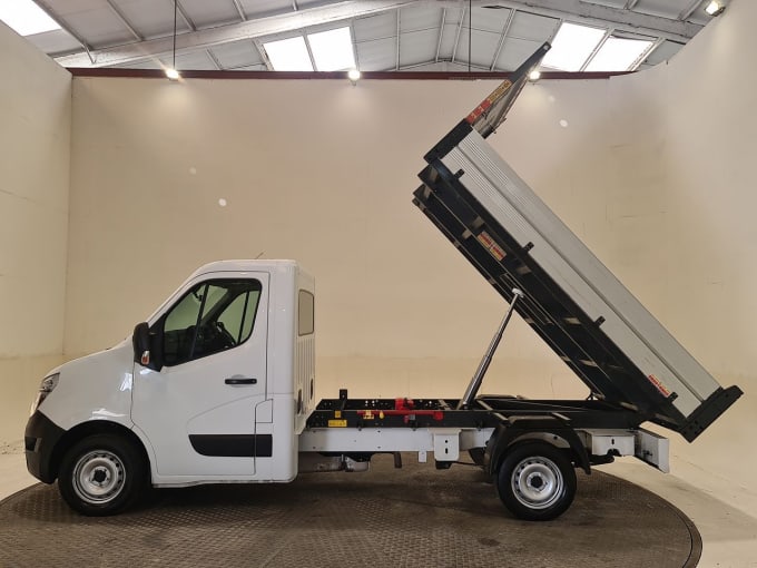 2025 Nissan Interstar