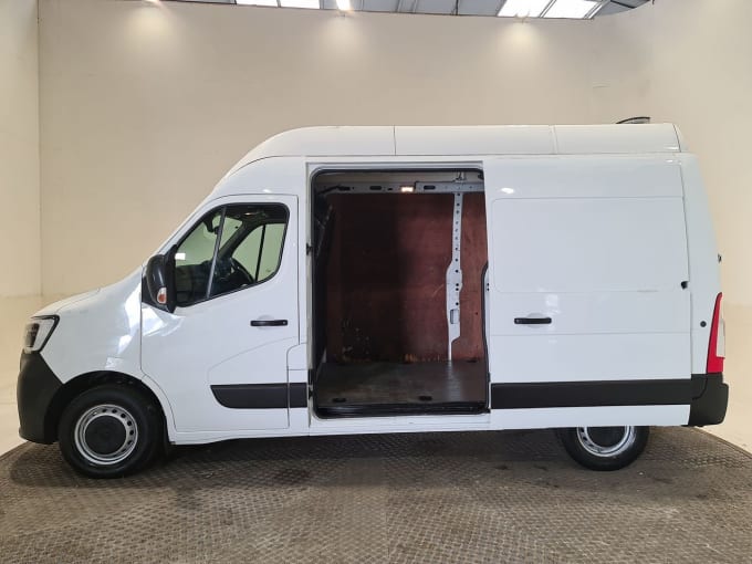 2025 Renault Master