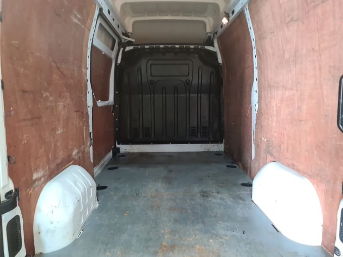 2025 Renault Master