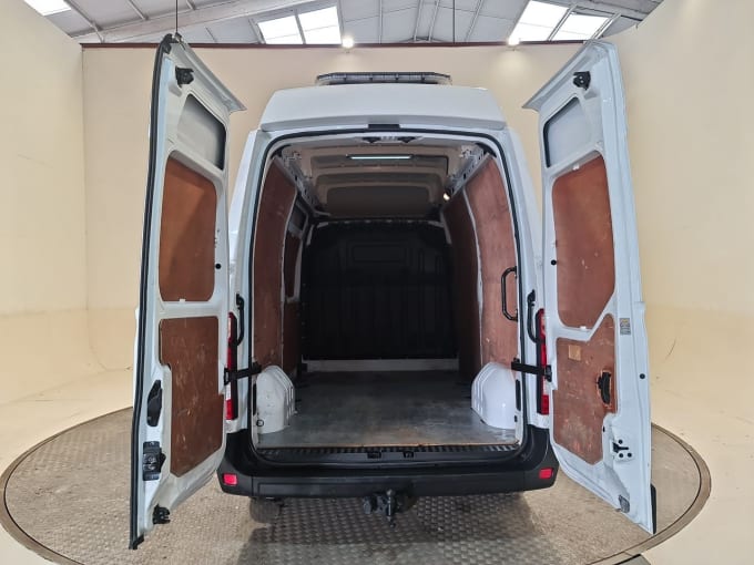 2025 Renault Master